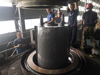 6300噸螺旋壓力機(jī)主軸磨損現(xiàn)場